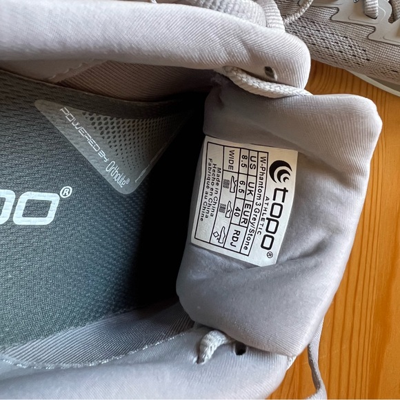 Topo Athletic Gray Running Shoes - Picture 4 of 4